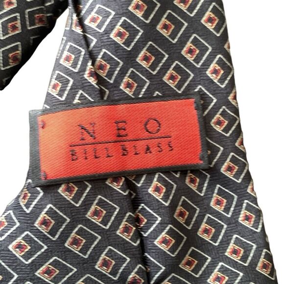 Pre Owned Men’s Bill Blass NEO Tie Neck Tie Necktie 100% Imported Silk USA Made - Picture 3 of 5